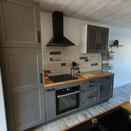 Lägenhet Diane - Beach, Wi-fi, Sleeps 6, Modern And Neat