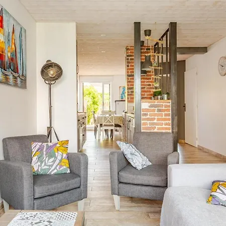 Diane - Beach, Wi-fi, Sleeps 6, Modern&neat Apartment *