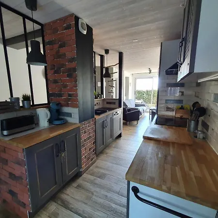 Lägenhet Diane - Beach, Wi-fi, Sleeps 6, Modern And Neat