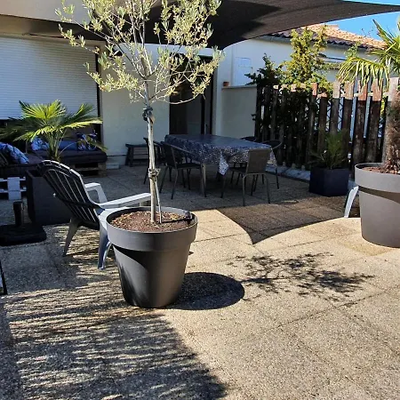 Lägenhet Diane - Beach, Wi-fi, Sleeps 6, Modern And Neat *