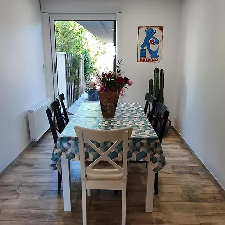 Diane - Beach, Wi-fi, Sleeps 6, Modern And Neat アパート ラ・ロシェル