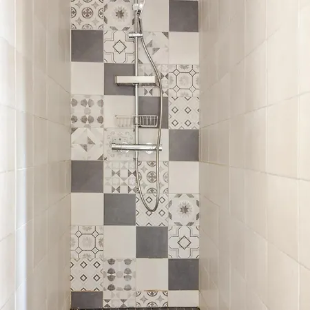 Diane - Beach, Wi-fi, Sleeps 6, Modern And Neat *