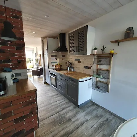 Diane - Beach, Wi-fi, Sleeps 6, Modern And Neat アパート ラ・ロシェル