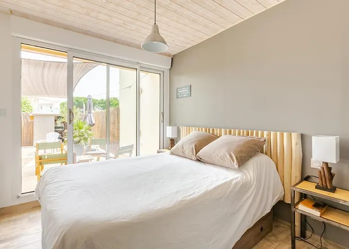 Diane - Beach, Wi-fi, Sleeps 6, Modern And Neat Apartment