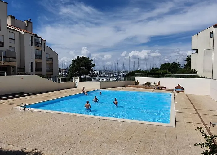 Diane - Beach, Wi-fi, Sleeps 6, Modern And Neat Apartment *