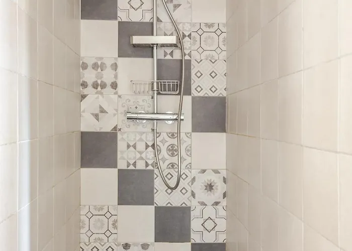 Diane - Beach, Wi-fi, Sleeps 6, Modern And Neat *