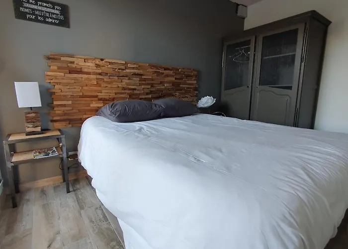 Diane - Beach, Wi-fi, Sleeps 6, Modern And Neat Apartment *