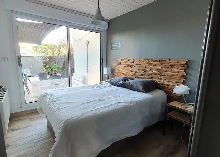 Diane - Beach, Wi-fi, Sleeps 6, Modern And Neat Apartment *