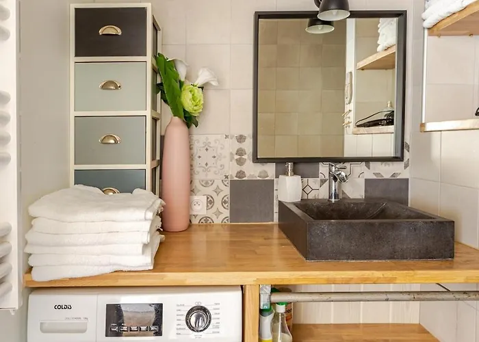 Diane - Beach, Wi-fi, Sleeps 6, Modern And Neat Apartment